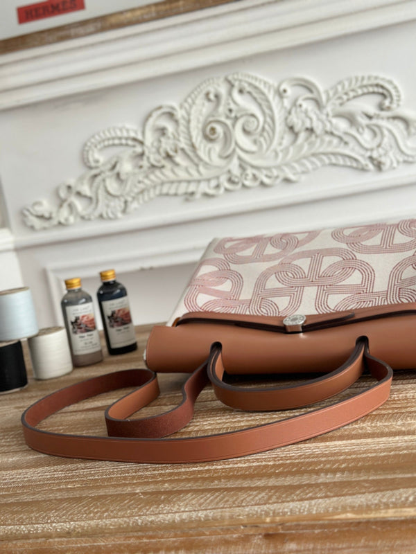 HERBAG ZIP 31 LAQUERED BAG IN OFF-WHITE MIX RED H PLUME CANVAS