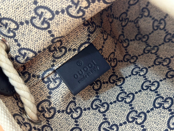 Borsa a secchiello Gucci in pelle blu e bianca in tela