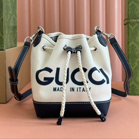 Borsa a secchiello Gucci in pelle blu e bianca in tela