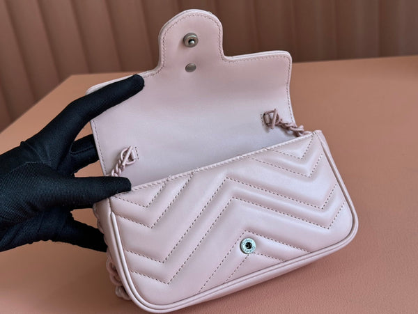 Borsa Gucci GG Marmont 16.5 in pelle di vitello rosa 248346