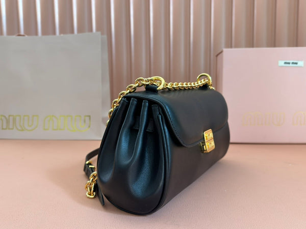 CHAIN SHOULDER BAG 24 IN BLACK PATENT SMOOTH CALFSKIN