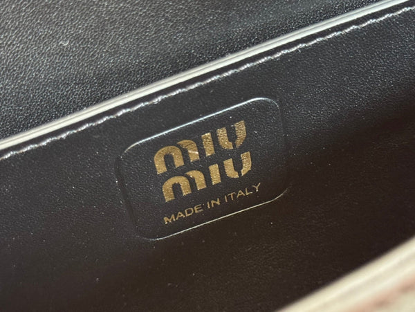 CHAIN SHOULDER BAG 24 IN BLACK PATENT SMOOTH CALFSKIN