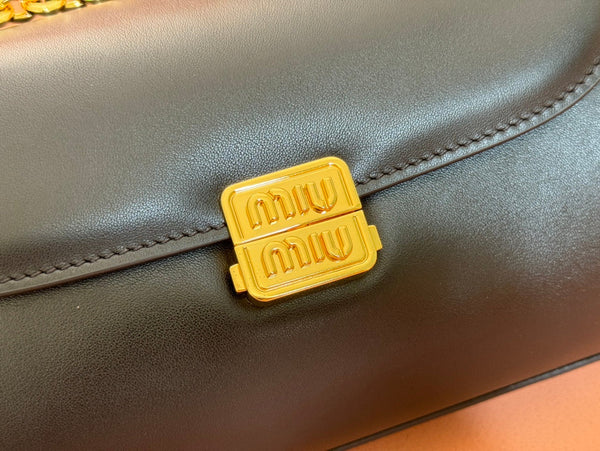 CHAIN SHOULDER BAG 24 IN BLACK PATENT SMOOTH CALFSKIN