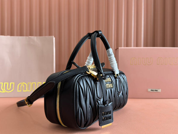 ARCADIE MATELASSÉ BAG 27 IN BLACK CALFSKIN GOLD HARDWARE