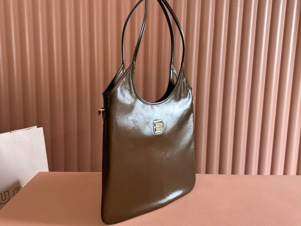 IVY 40 TOTE IN BROWN PATENT CALFSKIN