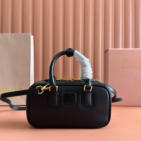 BORSA ARCADIE 19 IN PELLE DI VITELLO NERA LUCIDA