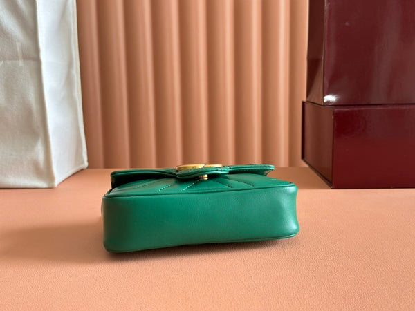 Borsa Gucci GG Marmont 16.5 in pelle di vitello verde 248372