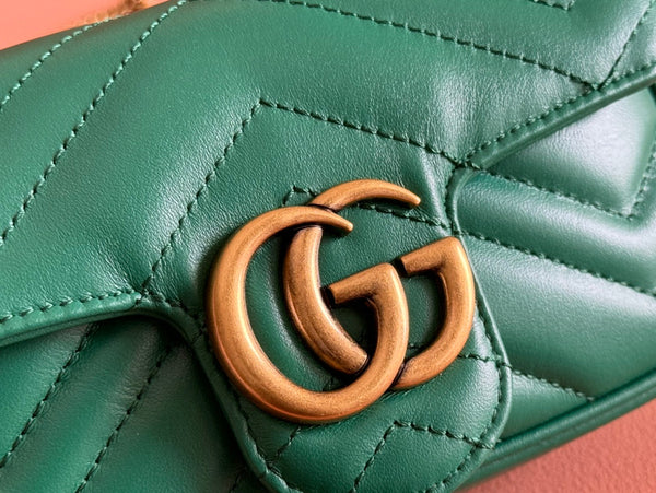 Borsa Gucci GG Marmont 16.5 in pelle di vitello verde 248372