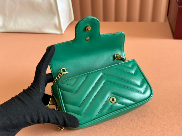 Borsa Gucci GG Marmont 16.5 in pelle di vitello verde 248372