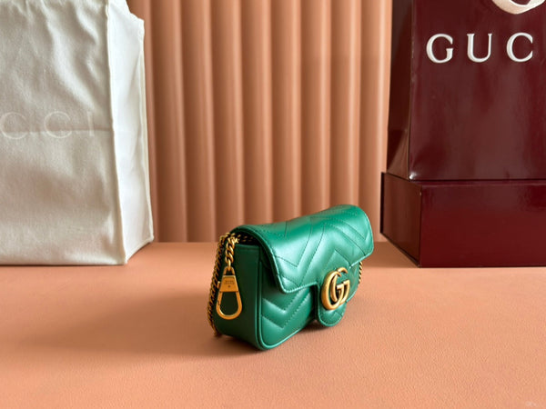 Borsa Gucci GG Marmont 16.5 in pelle di vitello verde 248372