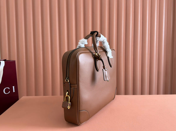 Borsa da lavoro Gucci Emblem in pelle di vitello marrone 248359