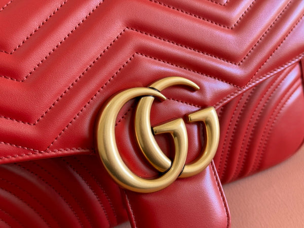 Borsa Gucci GG Marmont 31 in pelle di vitello rossa 248222