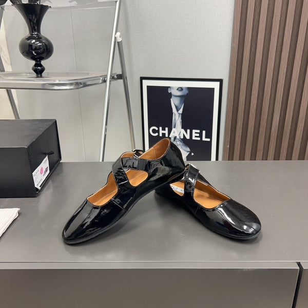 Alaila Criss Cross Ballet Flats In Black Glossy Calfskin 996027