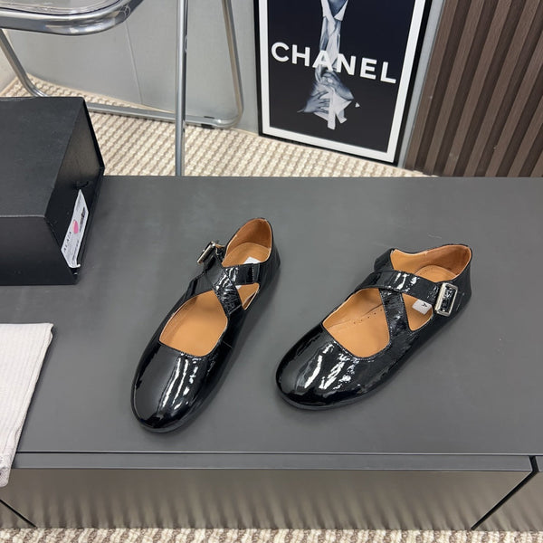 Alaila Criss Cross Ballet Flats In Black Glossy Calfskin 996027