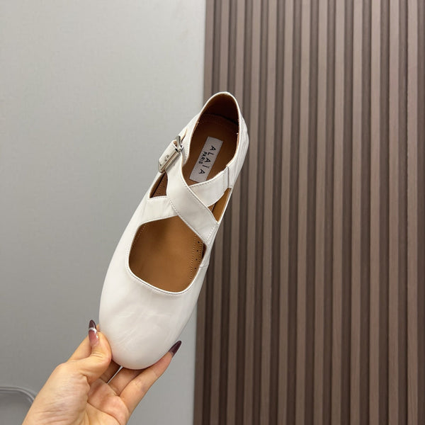 Alaila Criss Cross Ballet Flats In White Glossy Calfskin 996029