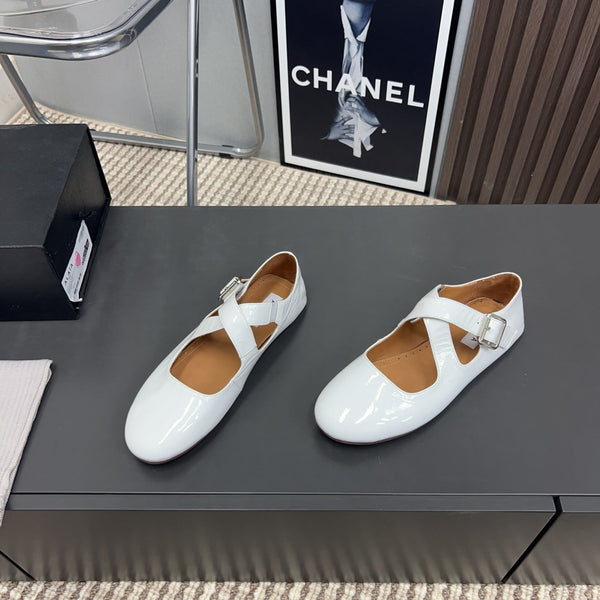 Alaila Criss Cross Ballet Flats In White Glossy Calfskin 996029