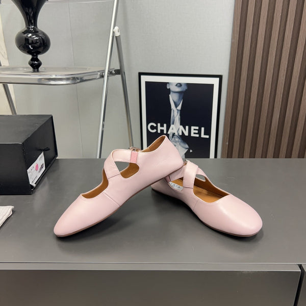 Alaila Criss Cross Ballet Flats In Light Pink Lambskin 996035