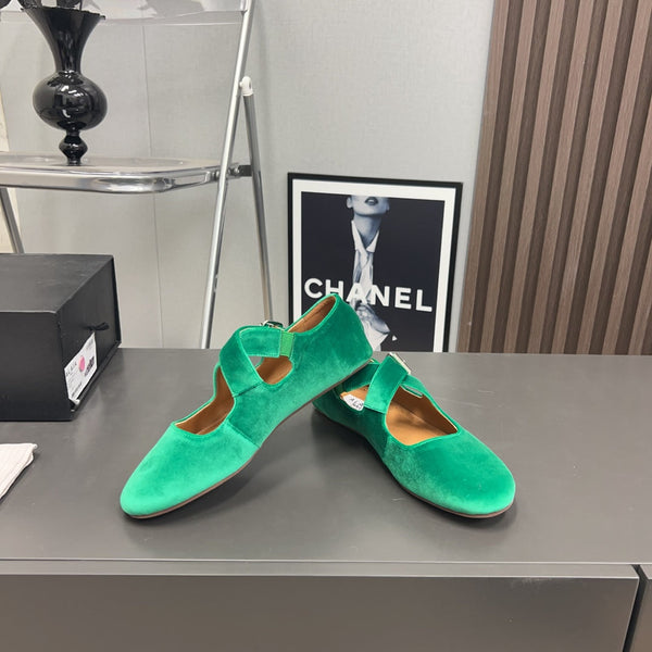 Alaila Criss Cross Ballet Flats In Green Velvet 996047