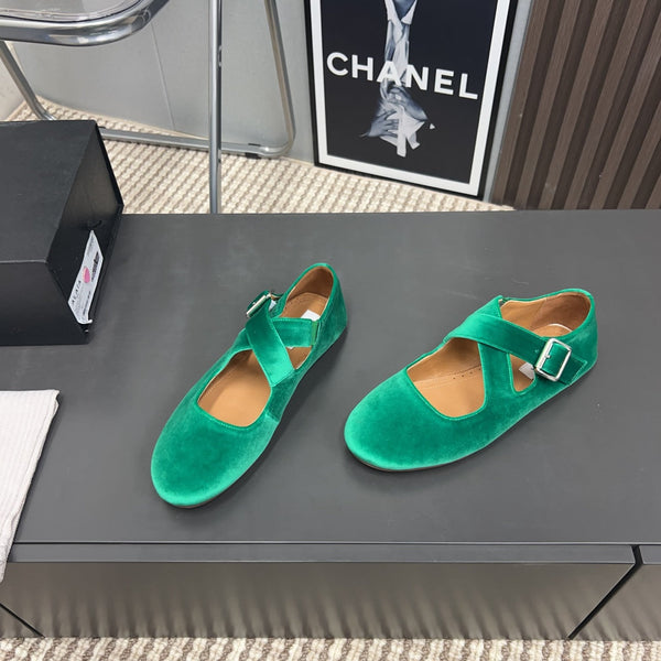 Alaila Criss Cross Ballet Flats In Green Velvet 996047