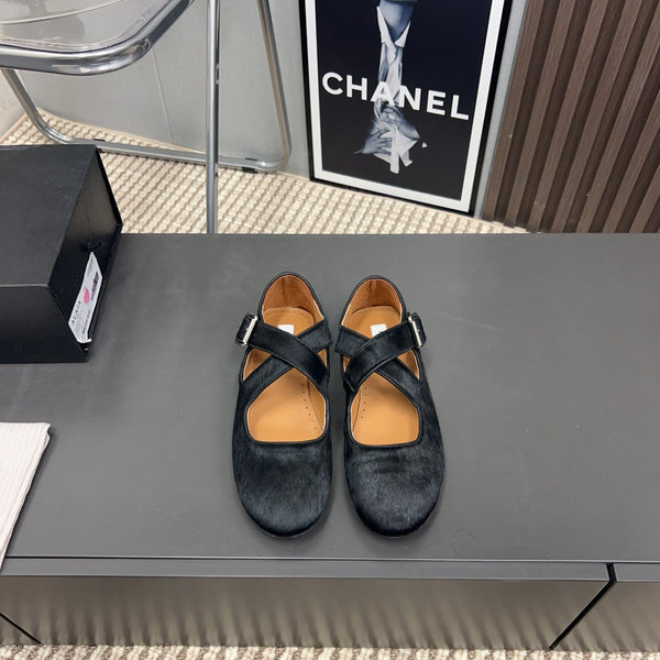 Alaila Criss Cross Ballet Flats In Black Lambskin 996055