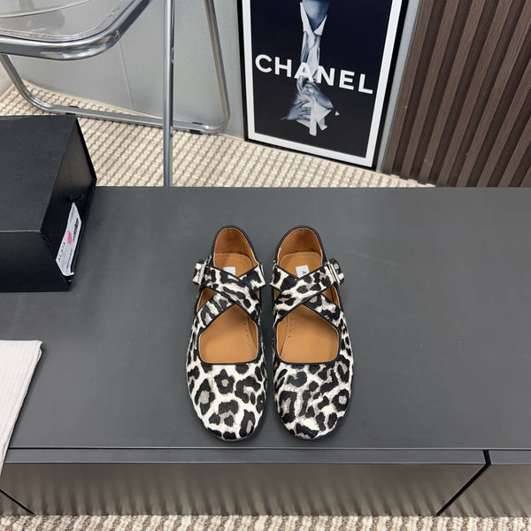 Alaila Criss Cross Ballet Flats In White Lambskin 996057