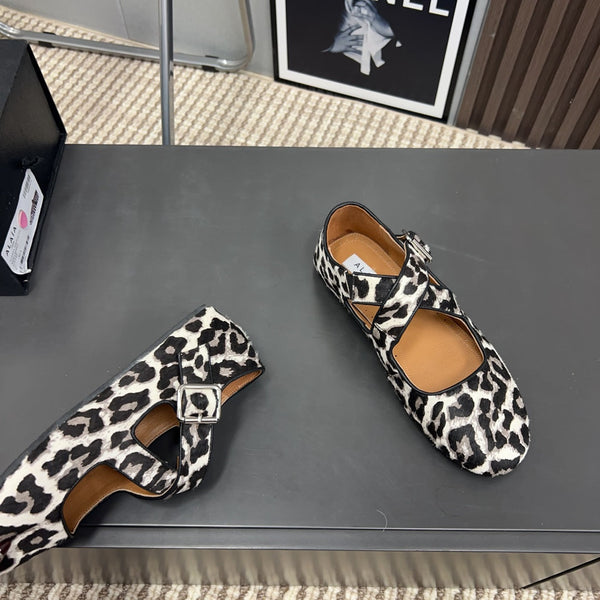 Alaila Criss Cross Ballet Flats In White Lambskin 996057