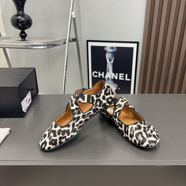 Alaila Criss Cross Ballet Flats In White Lambskin 996057