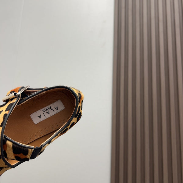 Alaila Criss Cross Ballet Flats In Beige Lambskin 996059