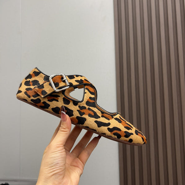 Alaila Criss Cross Ballet Flats In Beige Lambskin 996059