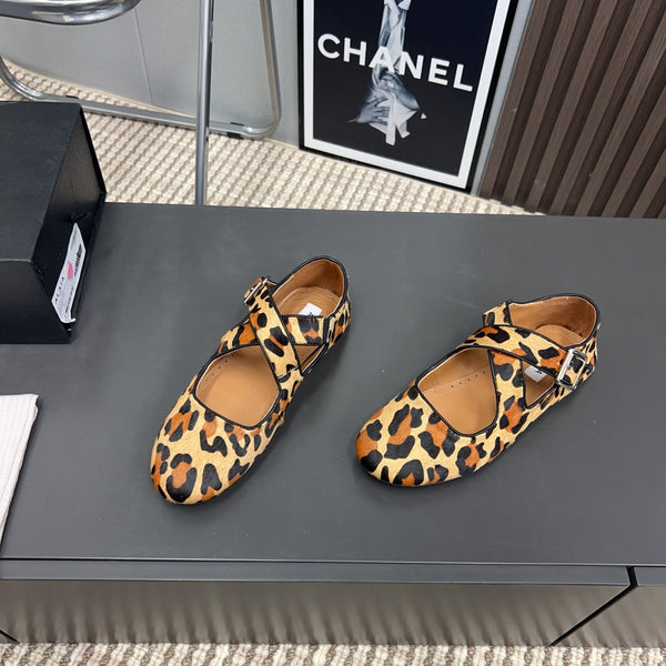 Alaila Criss Cross Ballet Flats In Beige Lambskin 996059