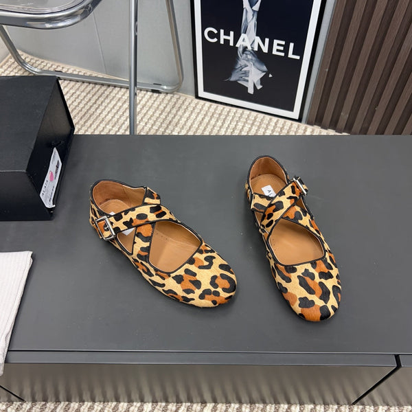 Alaila Criss Cross Ballet Flats In Beige Lambskin 996059