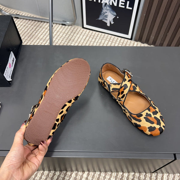 Alaila Criss Cross Ballet Flats In Beige Lambskin 996059