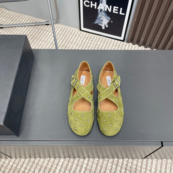 Alaia 2025 Criss Cross con borchie Ballerine in camoscio verde avocado 293209