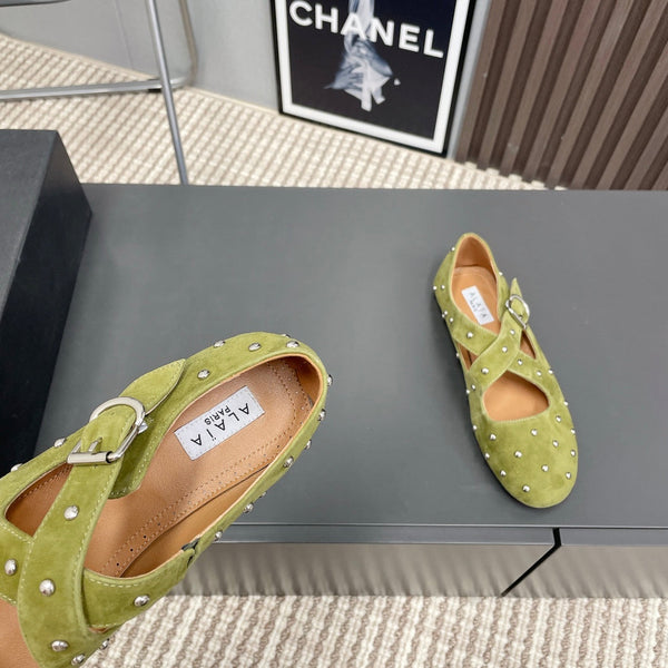 Alaia 2025 Criss Cross con borchie Ballerine in camoscio verde avocado 293209