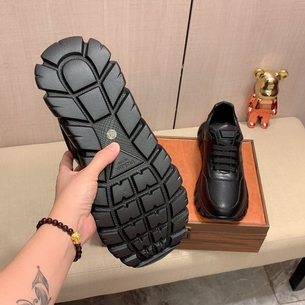 PRA SNEAKER IN BLACK PLAIN LEATHER LOGO