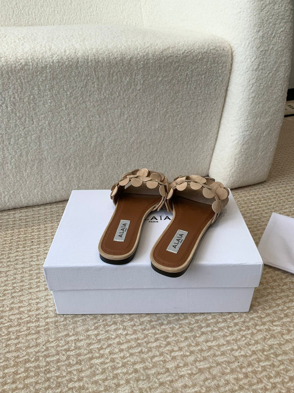 ALAIA FLAT MULE IN BEIGE CREAM SUEDE