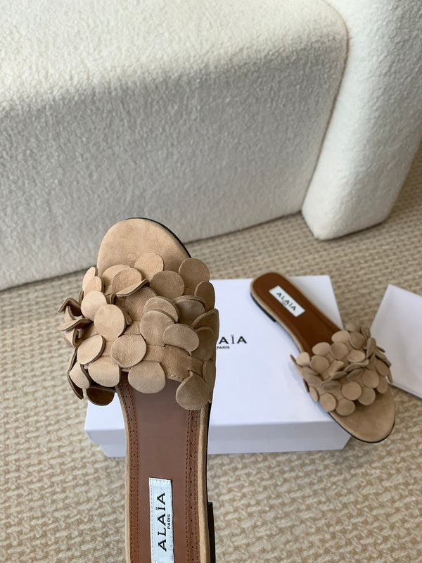 ALAIA FLAT MULE IN BEIGE CREAM SUEDE