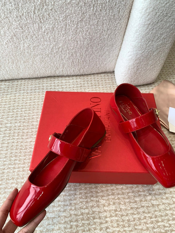 VLOGO LOCKER MARY-JANE BALLERINA IN CRIMSON RED CALFSKIN