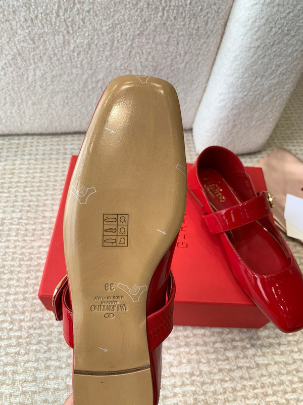 VLOGO LOCKER MARY-JANE BALLERINA IN CRIMSON RED CALFSKIN