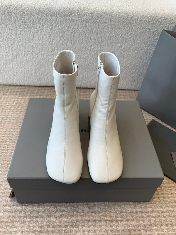 ANKLE BOOTS IN WHITE LOGO EMBOSSED SOFT SHEEPSKIN