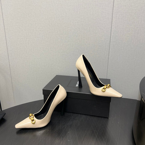 HIGH PUMPS IN CREAM GLOSSY CALFSKIN ATTACHED GOLD CHAIN