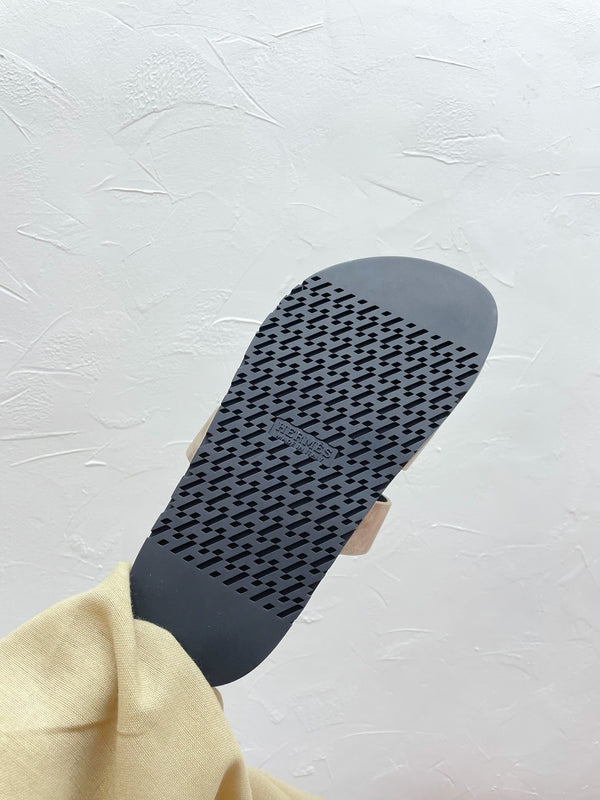 SANDALO CYPRUS IN CAMOSCIO GRIGIO CHIARO CON FIBBIA H