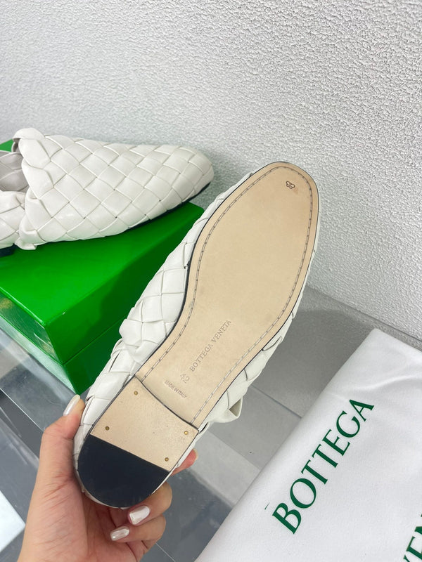 Bottega Veneta Intrecciato Ivory Lambskin 972907