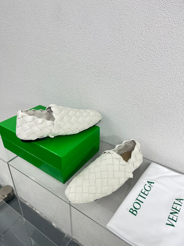 Bottega Veneta Intrecciato Ivory Lambskin 972907