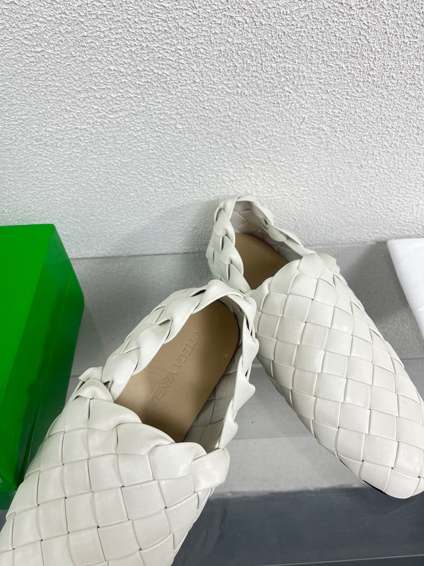 Bottega Veneta Intrecciato Ivory Lambskin 972907