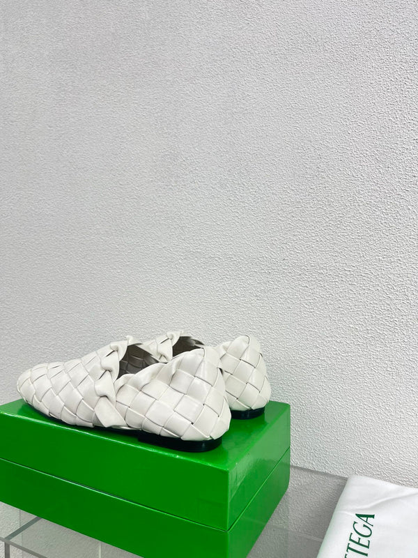 Bottega Veneta Intrecciato Ivory Lambskin 972907