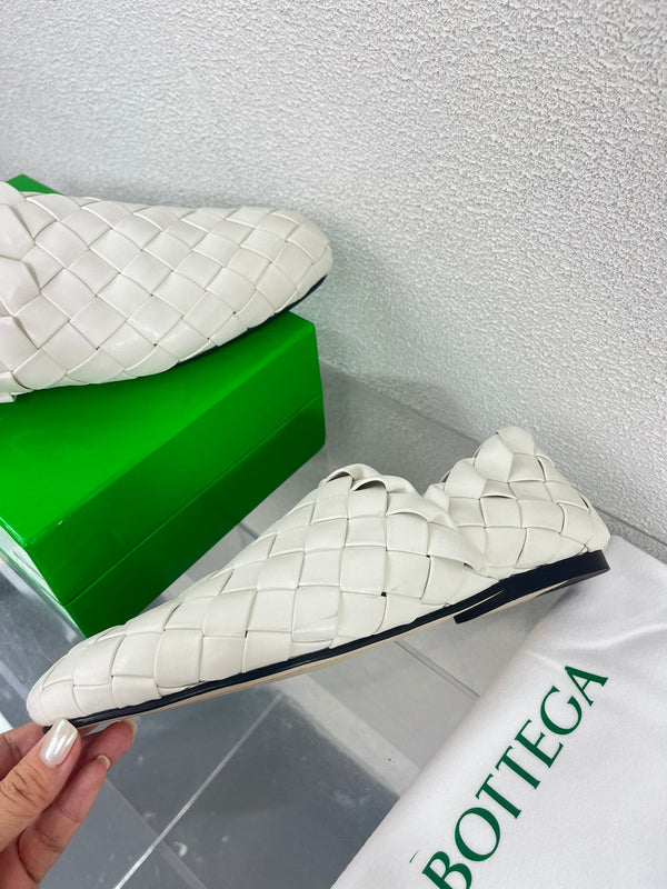 Bottega Veneta Intrecciato Ivory Lambskin 972907