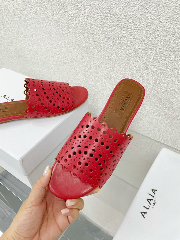 ALAIA VIENNE FLAT MULES IN CHERRY RED LAMBSKIN