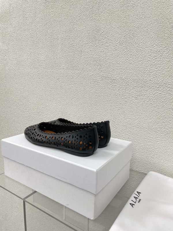 ALAIA BALLET FLAT IN BLACK MESH LAMBSKIN