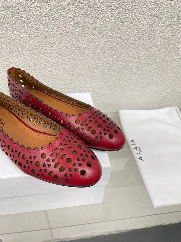 ALAIA BALLET FLAT IN BURGUNDY RED MESH LAMBSKIN
